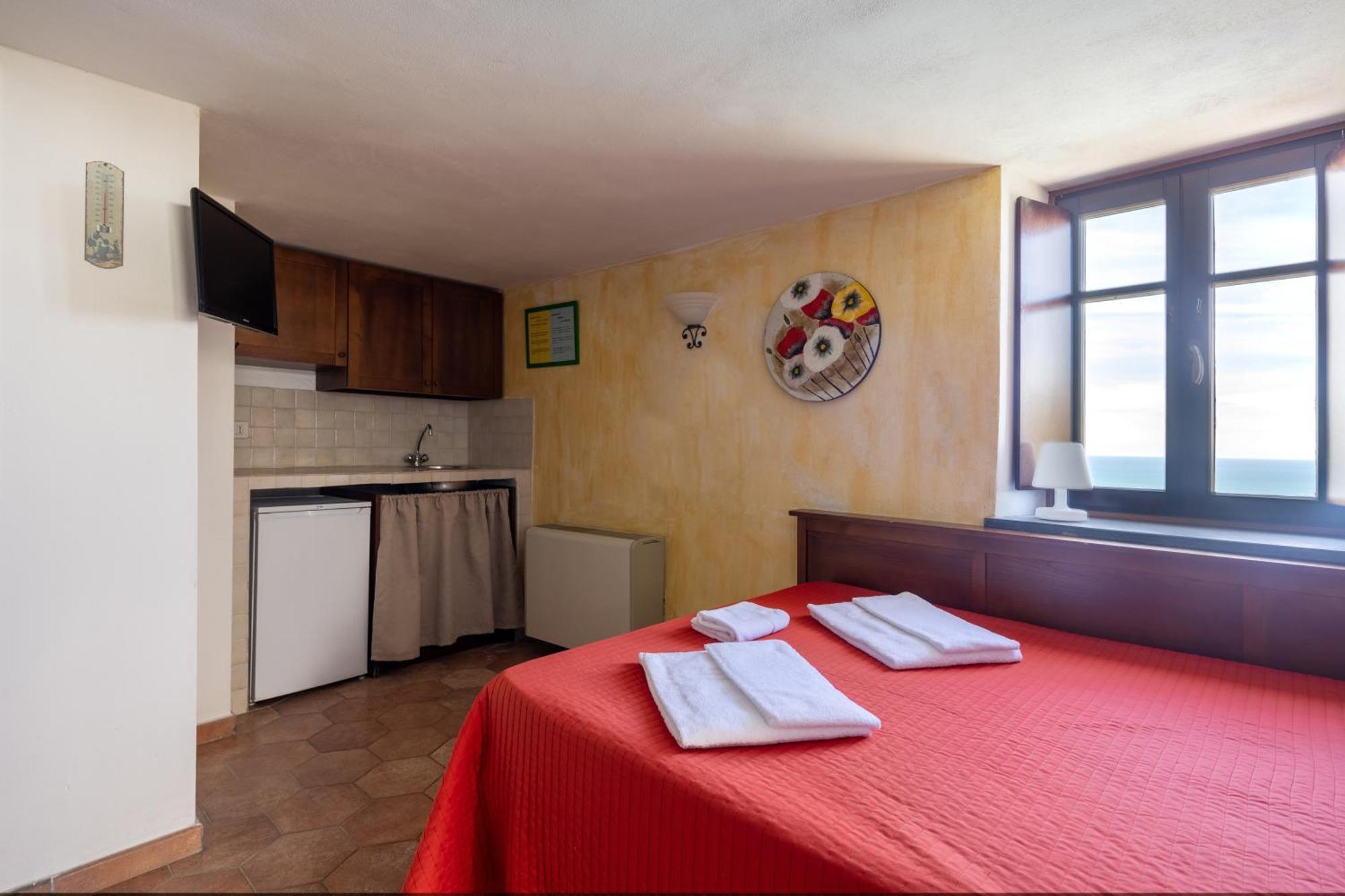 Il Borgo Di Campi Aparthotel 2*