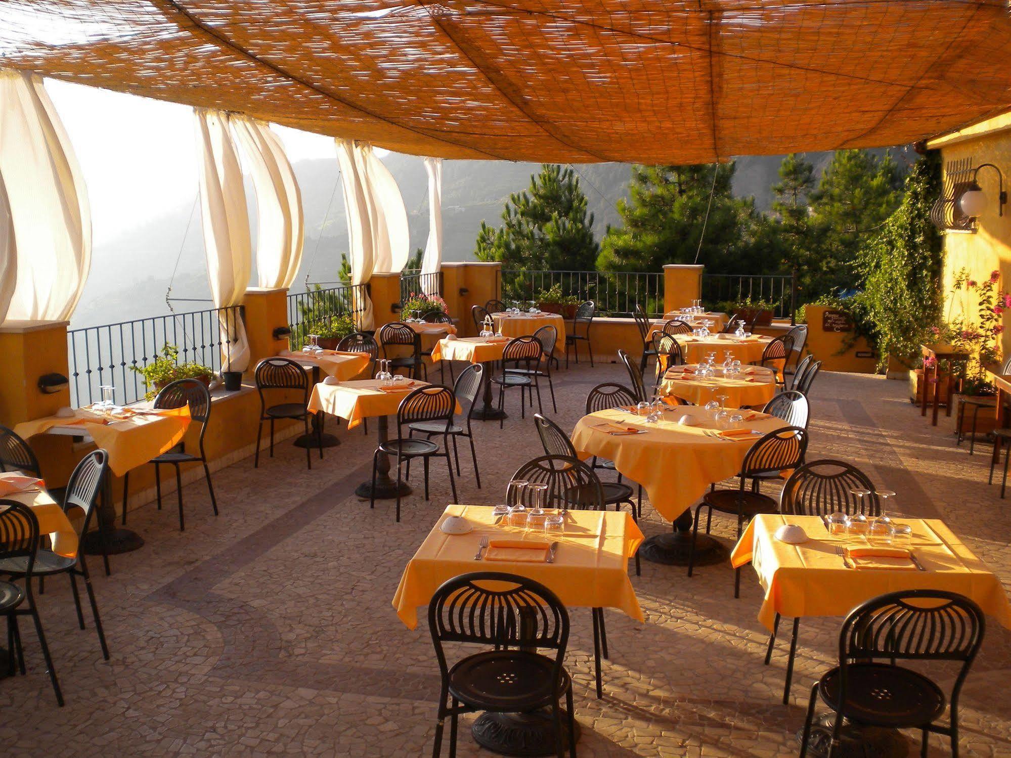Il Borgo Di Campi Aparthotel 2*